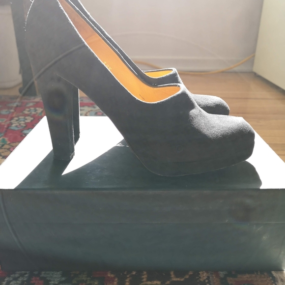 T&F Slack London black suede platform pumps - Picture 6 of 6